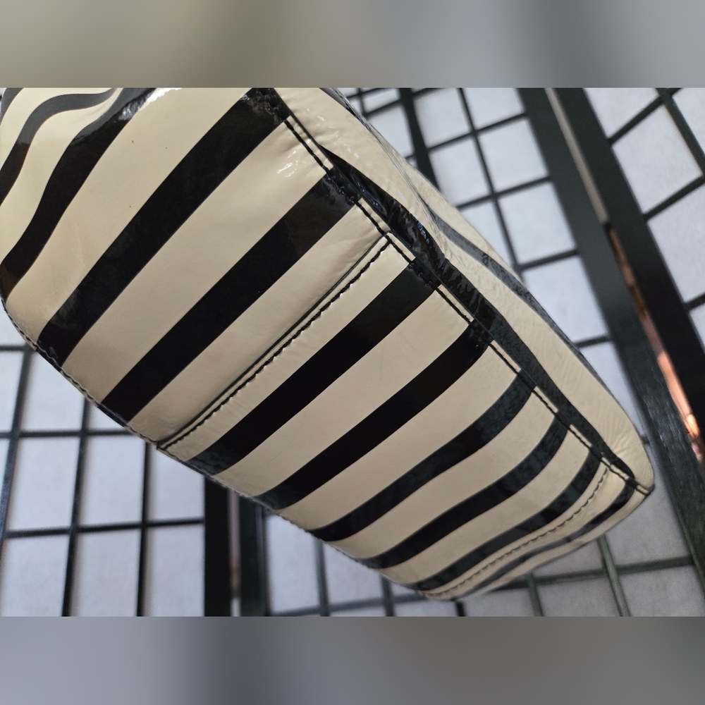 Kate Spade Classic Stripped 2way Tote - Picture 4 of 11